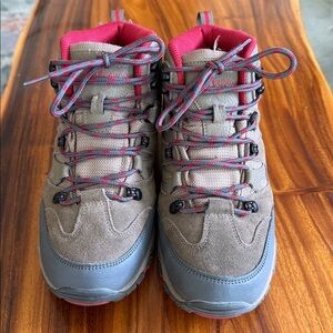 BearPaw Women's Winter hiking Boots - Brown and dark pink